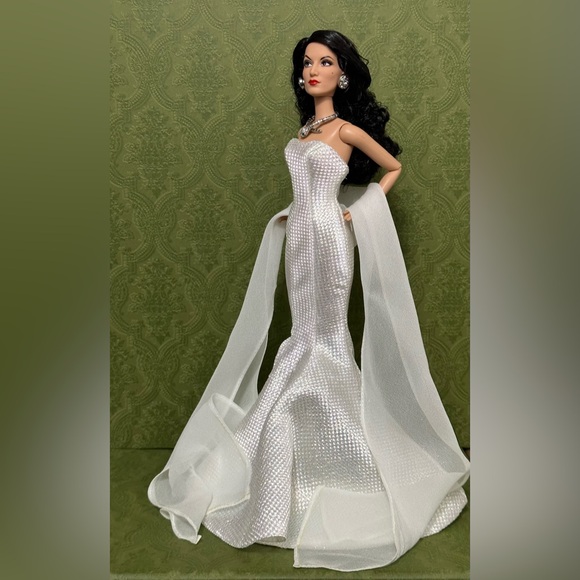 💎BARBIE MARIA FELIX DOLL SIGNATURE IN BEIGE DRESS AND SNAKE JEWELRY “CUSTOM” 💄 - Picture 4 of 10